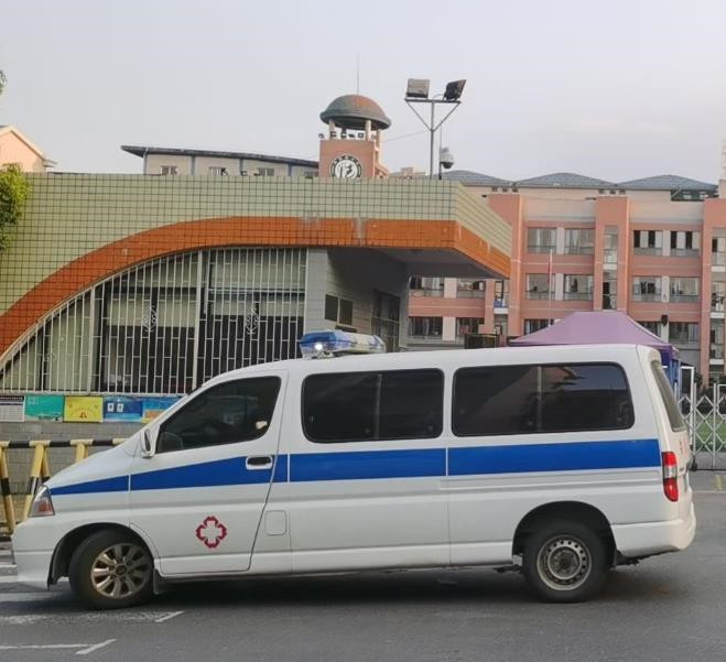 会山镇救护车出租护送骨折病人一公里多少钱